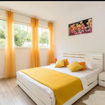 Apartment Sena *